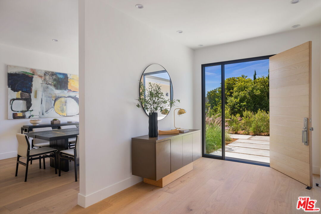 13535 Bayliss Road Los Angeles, CA 90049 - Photo 39 of 40 Gallery Image 39