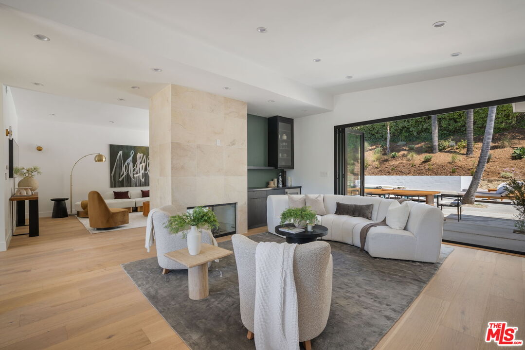 13535 Bayliss Road Los Angeles, CA 90049 - Photo 5 of 40 Gallery Image 5