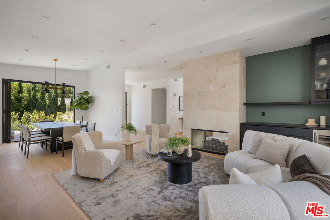 13535 Bayliss Road Los Angeles, CA 90049 - Photo 6 of 40 Gallery Image 6