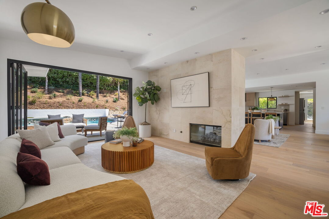 13535 Bayliss Road Los Angeles, CA 90049 - Photo 7 of 40 Gallery Image 7