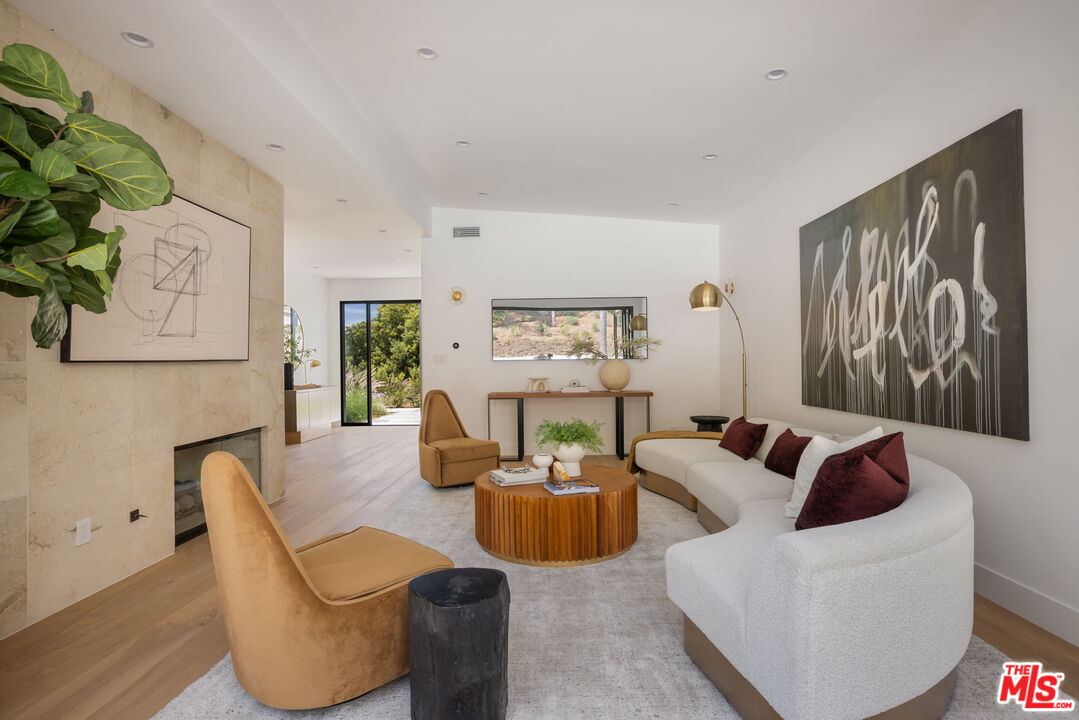 13535 Bayliss Road Los Angeles, CA 90049 - Photo 8 of 40 Gallery Image 8