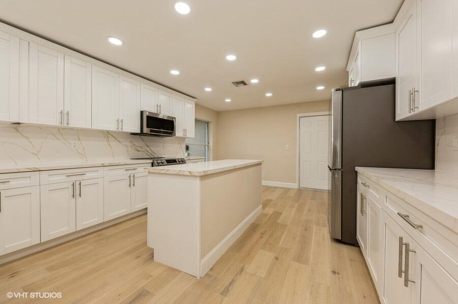140 West Lee Road Delray Beach, FL 33445 - Photo 13 of 37 Kitchen