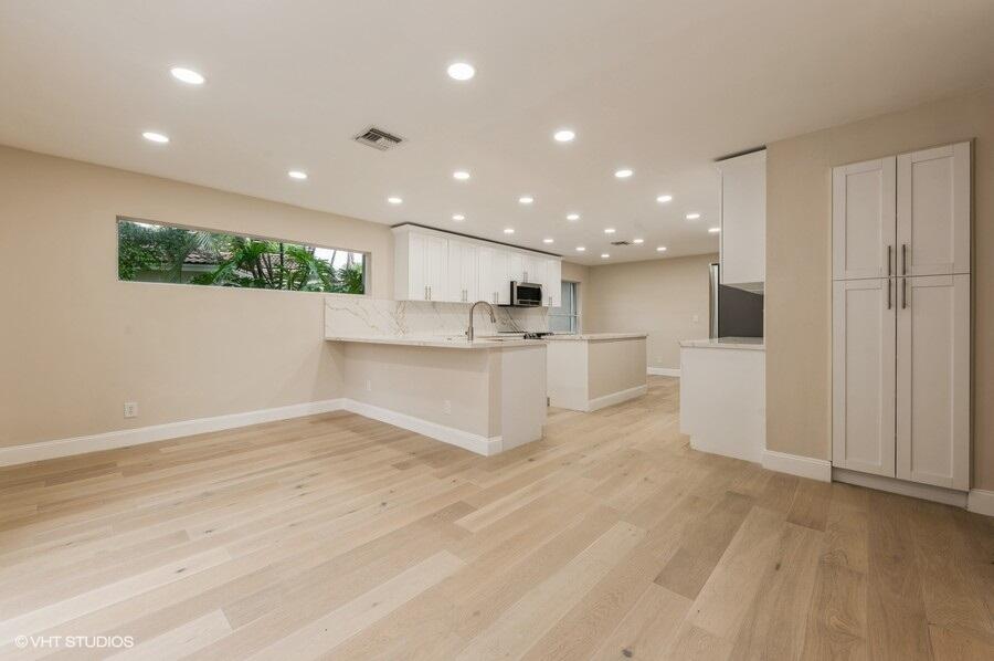140 West Lee Road Delray Beach, FL 33445 - Photo 17 of 37 Family Room - Kitchen