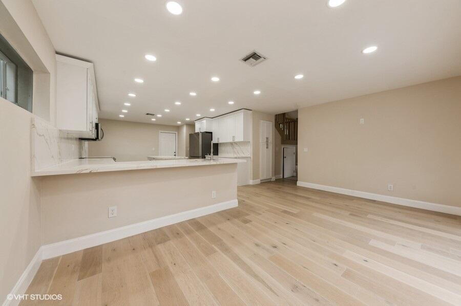 140 West Lee Road Delray Beach, FL 33445 - Photo 19 of 37 Family Room