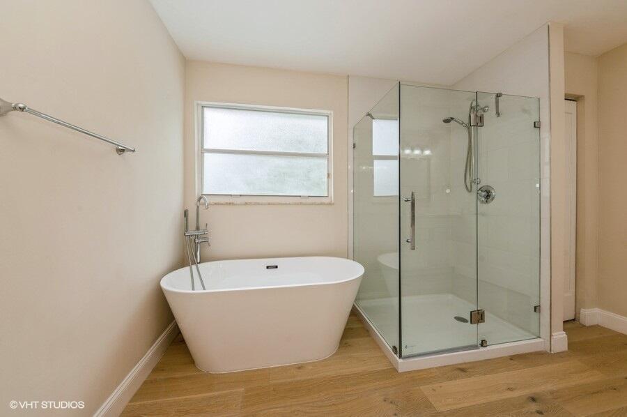 140 West Lee Road Delray Beach, FL 33445 - Photo 29 of 37 Main Bath