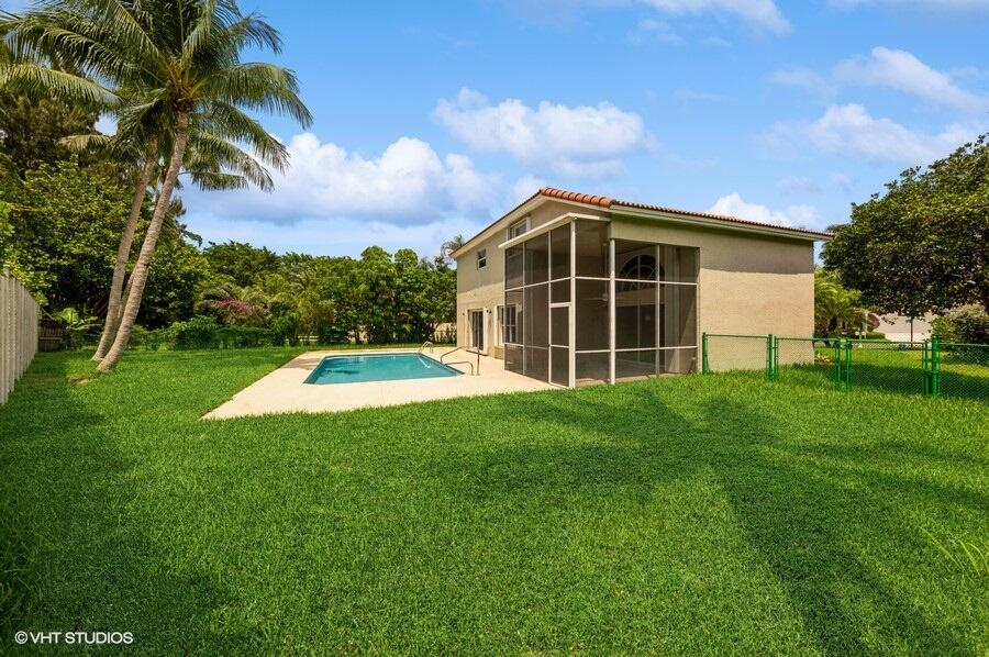 140 West Lee Road Delray Beach, FL 33445 - Photo 4 of 37 Back Yard