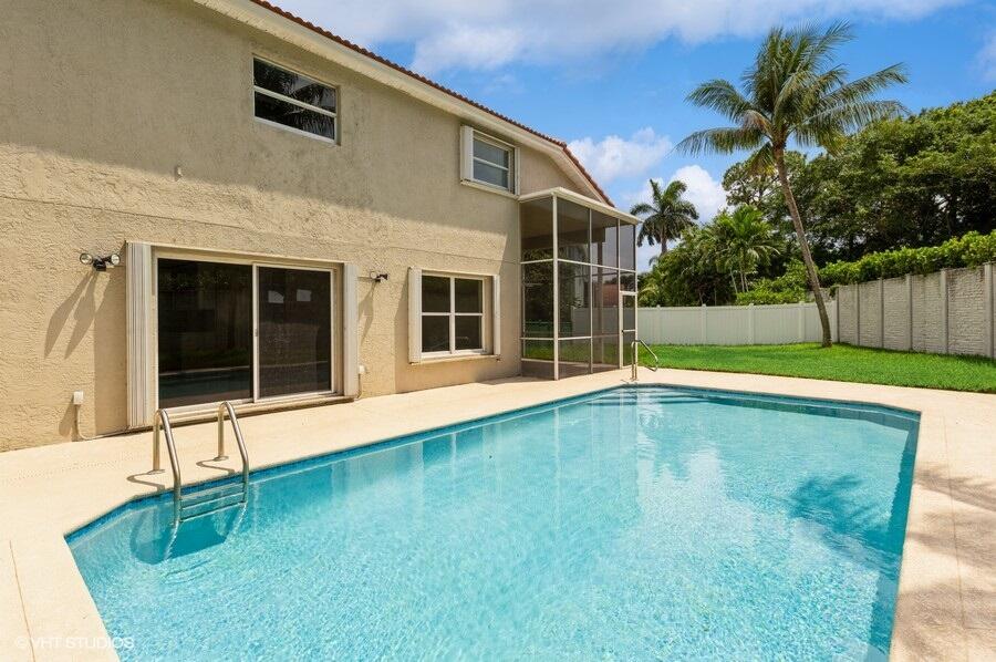 140 West Lee Road Delray Beach, FL 33445 - Photo 5 of 37 Pool