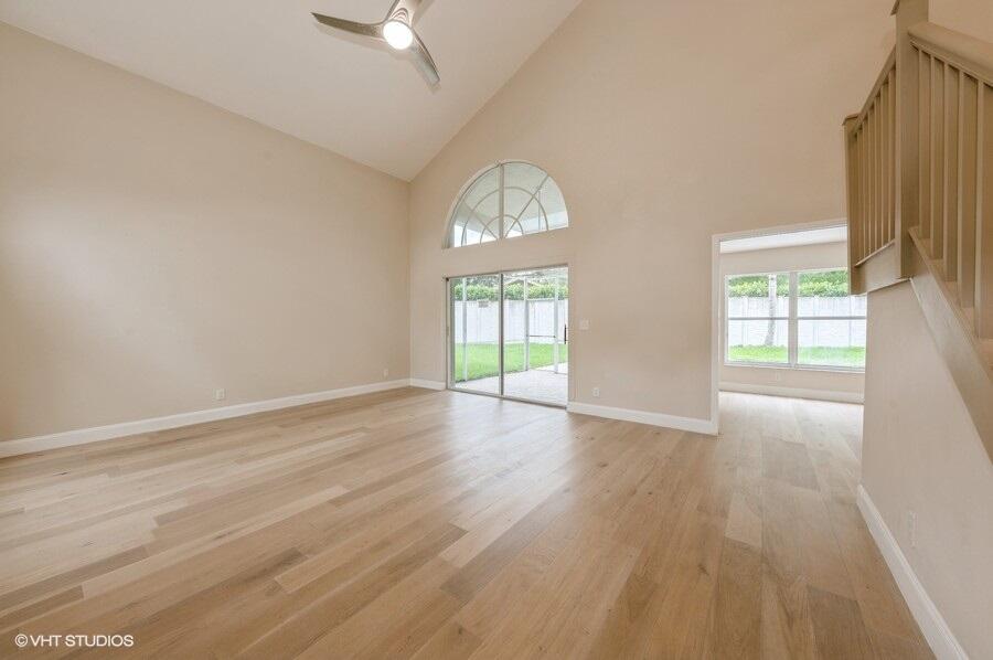140 West Lee Road Delray Beach, FL 33445 - Photo 7 of 37 Living Room