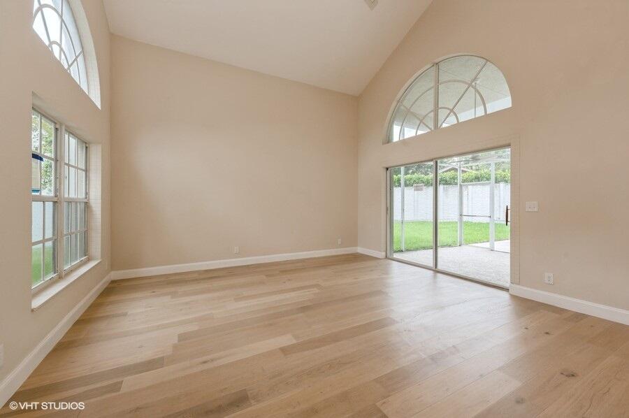 140 West Lee Road Delray Beach, FL 33445 - Photo 8 of 37 Living Room