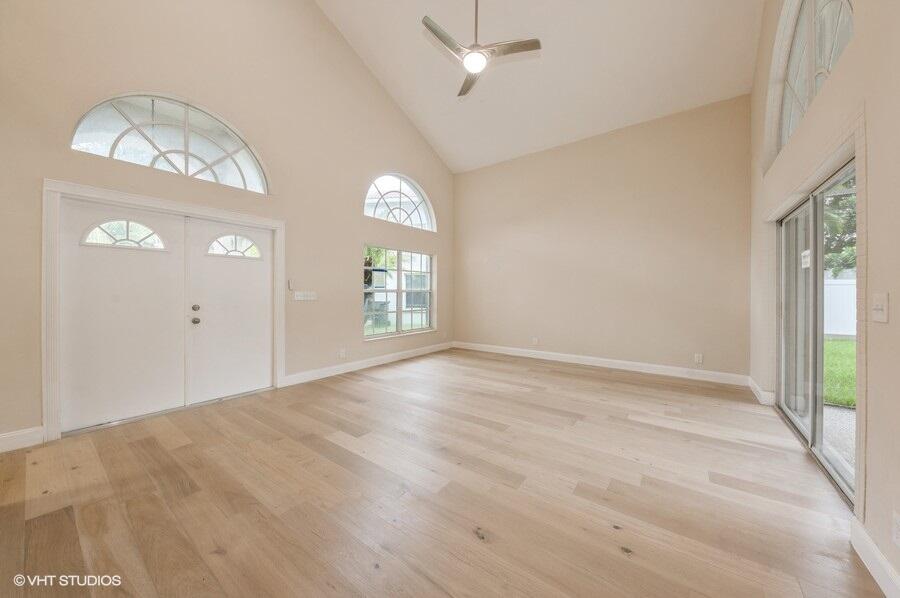 140 West Lee Road Delray Beach, FL 33445 - Photo 9 of 37 Living Room