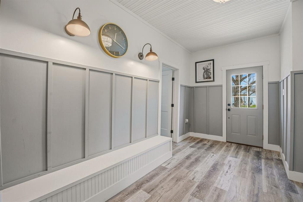 412 North Kirk Street Hico, TX 76457 - Photo 4 of 25 a view of a hallway with entryway