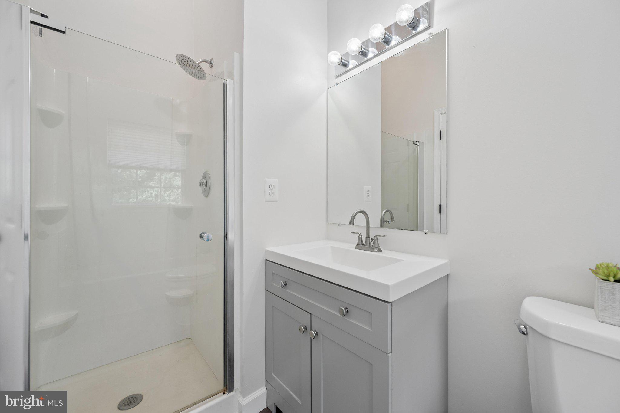 6208 Cliffside Terrace Frederick, MD 21701 - Photo 34 of 73 Primary Bathroom