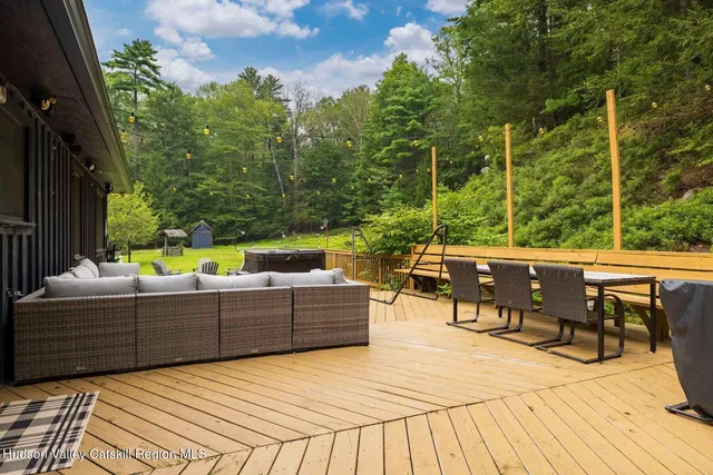 a view of a house with a yard and plants