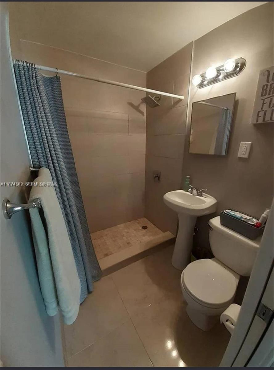 9360 Southwest 37th Street Miami, FL 33165 - Photo 8 of 17