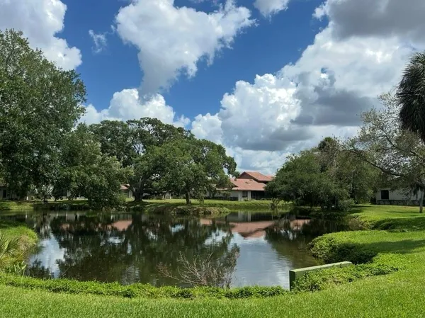 $385,000 | 3862 Wilshire Circle West, Unit 107, Sarasota, FL 34238