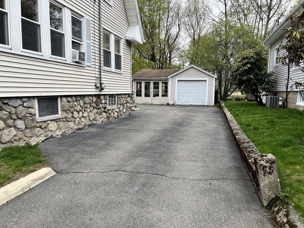 46 Richardson Road Lynn, MA 01904 - Photo 2 of 29