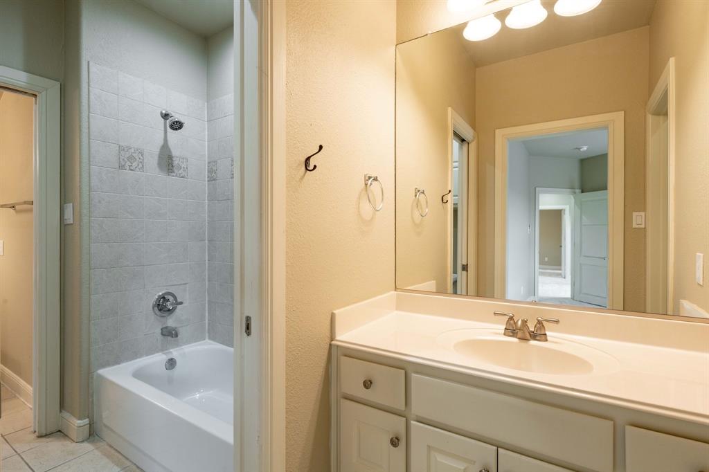 8462 Library Street Frisco, TX 75034 - Photo 30 of 40 Jack and Jill Bath