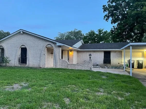 $2,100 | 103 Bluebonnet Street, Sugar Land, TX 77478