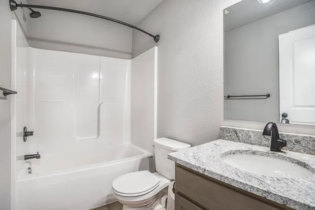 $349,990 | 17539 Beechwood Lane, Spring Lake, MI 49456