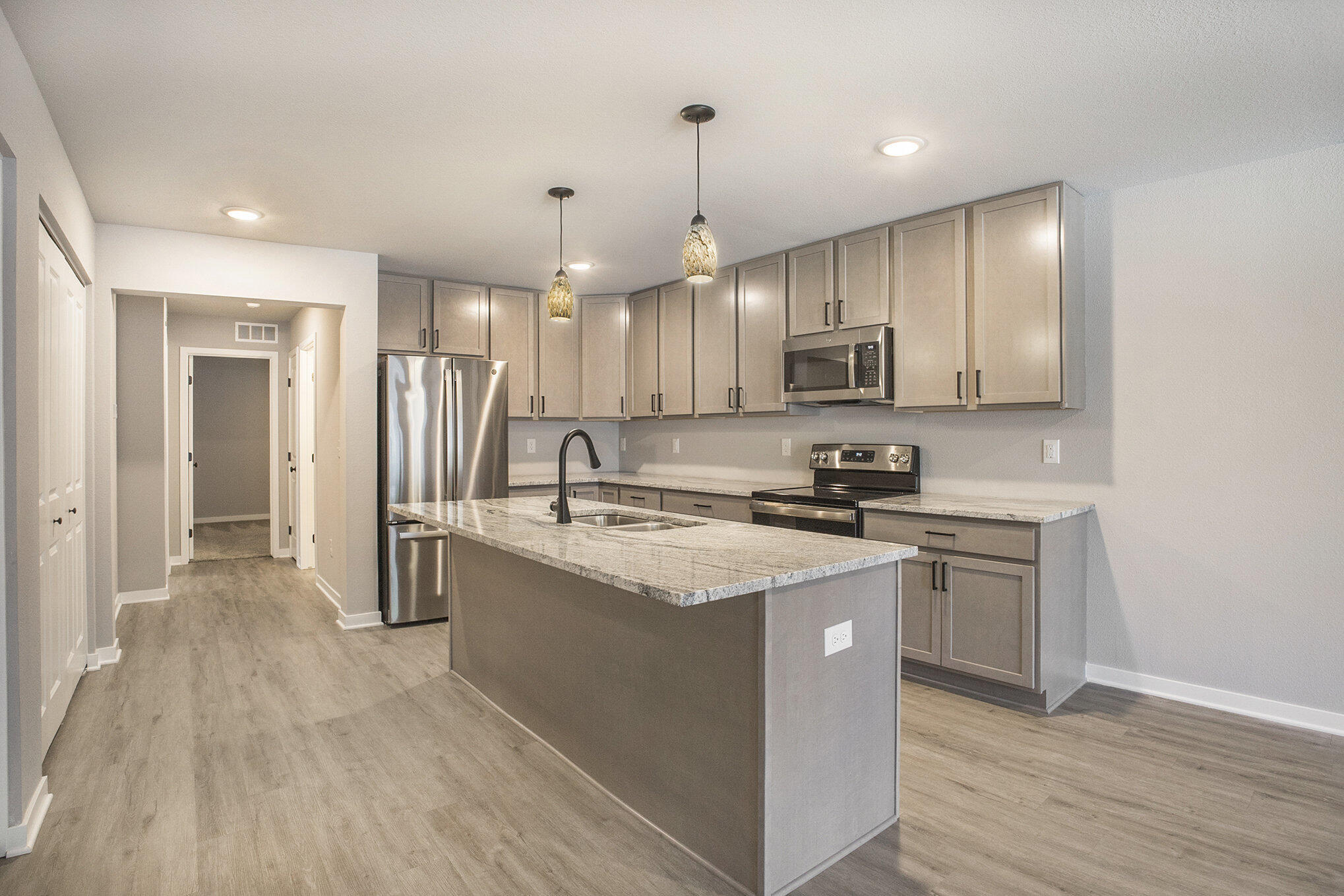 17539 Beechwood Lane Spring Lake, MI 49456 - Photo 5 of 25 008_file_911