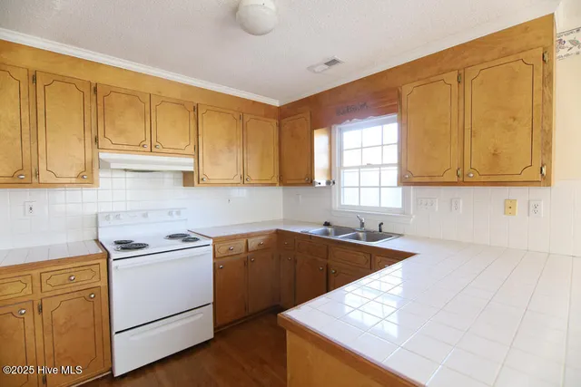 $1,100 | 3826 Sterling Pointe Drive, Unit N10, Winterville, NC 28590