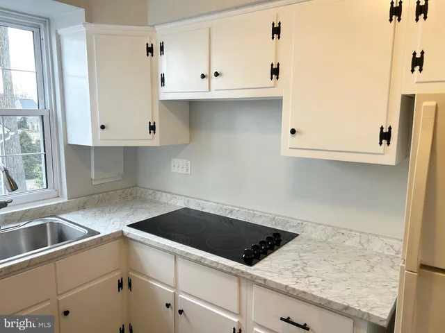 $1,800 | 1223 Drexel Avenue, Unit B, Drexel Hill, PA 19026