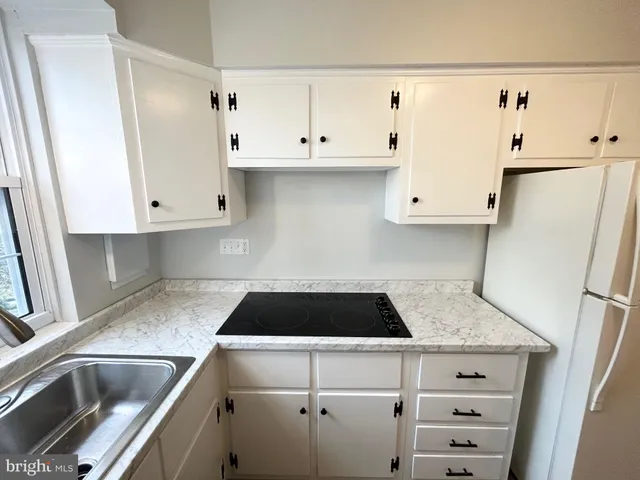 $1,800 | 1223 Drexel Avenue, Unit B, Drexel Hill, PA 19026