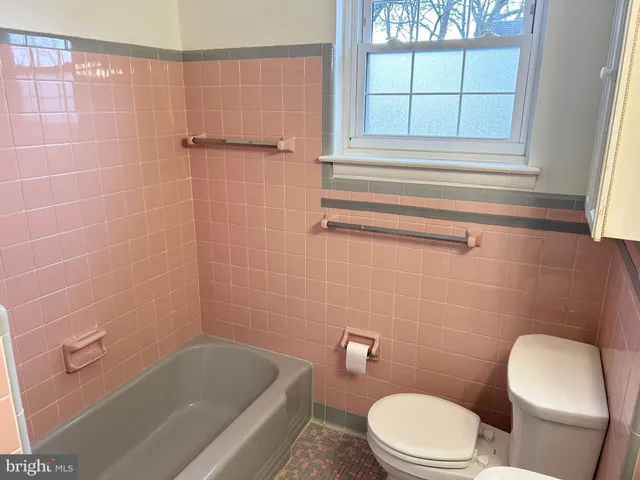 $1,800 | 1223 Drexel Avenue, Unit B, Drexel Hill, PA 19026