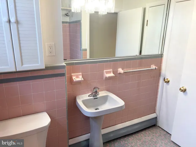 $1,800 | 1223 Drexel Avenue, Unit B, Drexel Hill, PA 19026