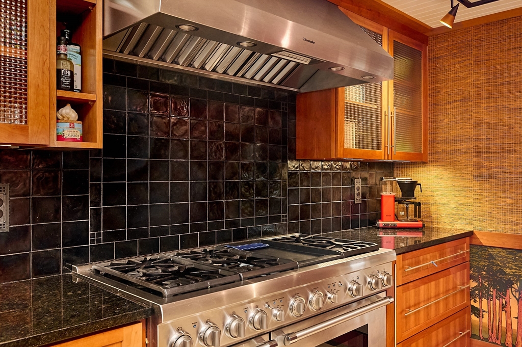 27 Heatherstone Road Amherst, MA 01002 - Photo 10 of 42 a stove top oven sitting inside of a kitchen