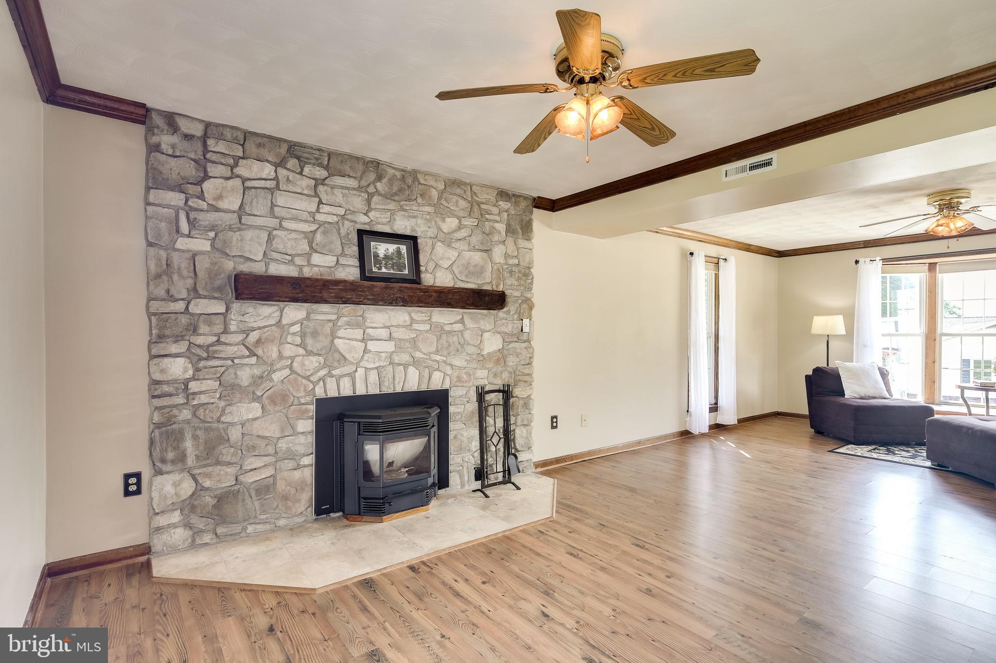 21613 Mt Lena Road Boonsboro, MD 21713 - Photo 14 of 39 Light filled great room & family room.