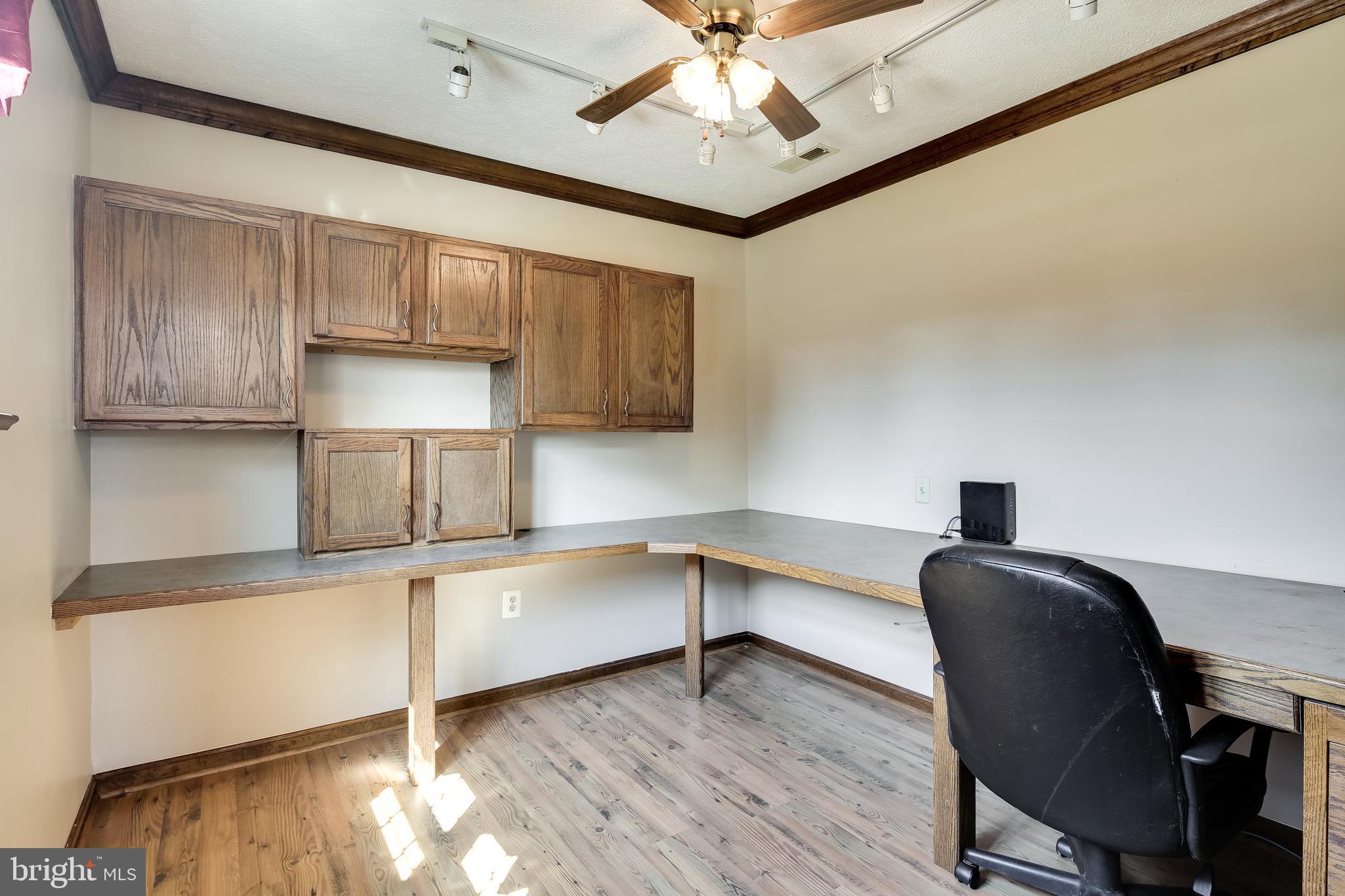 21613 Mt Lena Road Boonsboro, MD 21713 - Photo 20 of 39 1st level office complete w/built-in cabinets.