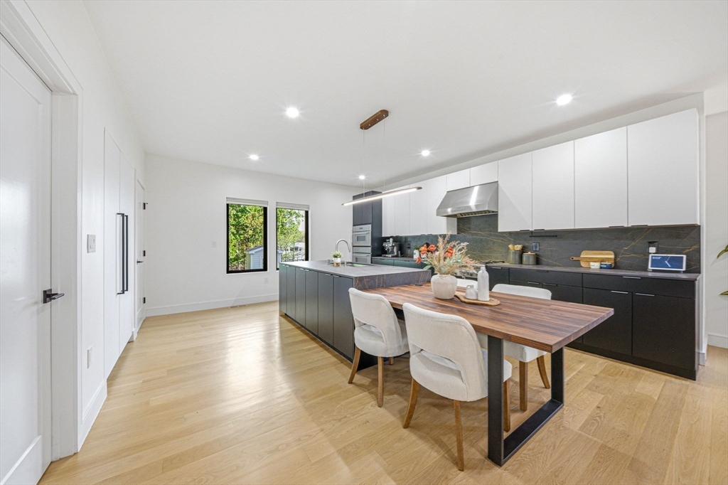 284 Webster Street Newton, MA 02466 - Photo 8 of 42