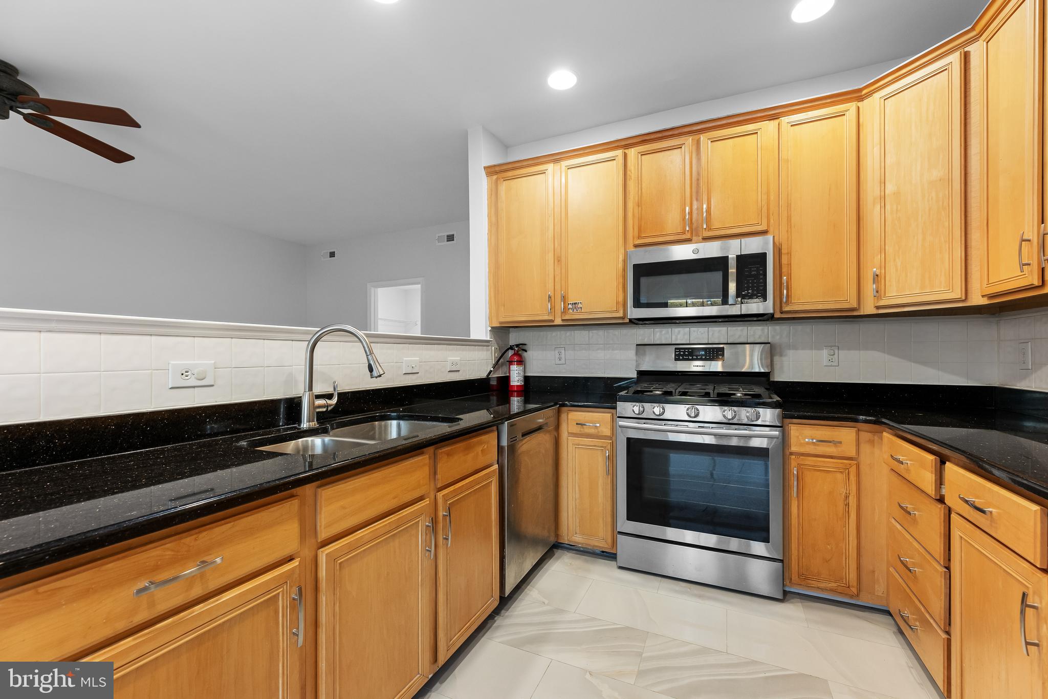 51 Brownstone Road Hightstown, NJ 08520 - Photo 12 of 36