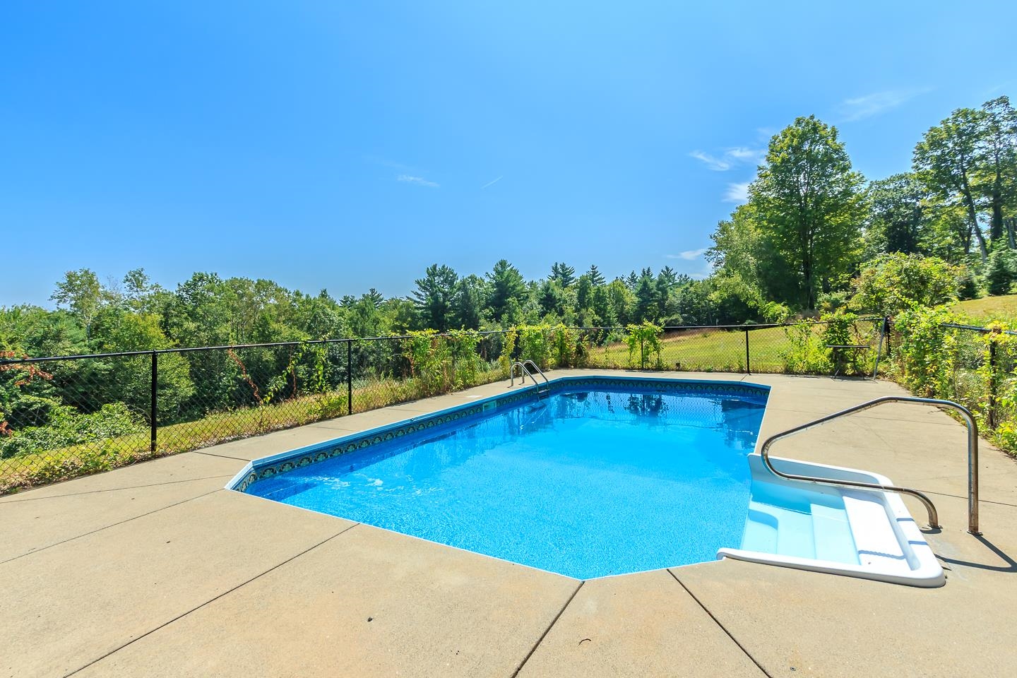 263 Cochran Hill Road New Boston, NH 03070 - Photo 6 of 33