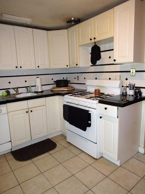 63 Coolidge Road Walpole, MA 02081 - Photo 3 of 15 Gallery Image 3
