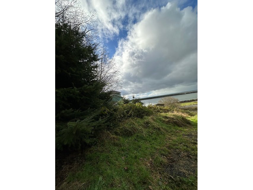 Grant Street Rockaway Beach, OR 97136 - Photo 5 of 10 a close up of a mirror