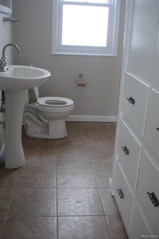 25631 Gibraltar Road Flat Rock, MI 48134 - Photo 7 of 12 g bath.JPG