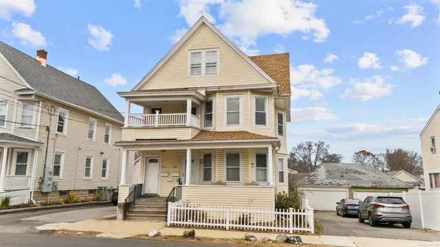 $2,400 | 448 Exeter Street, Unit 2, Bridgeport, CT 06606