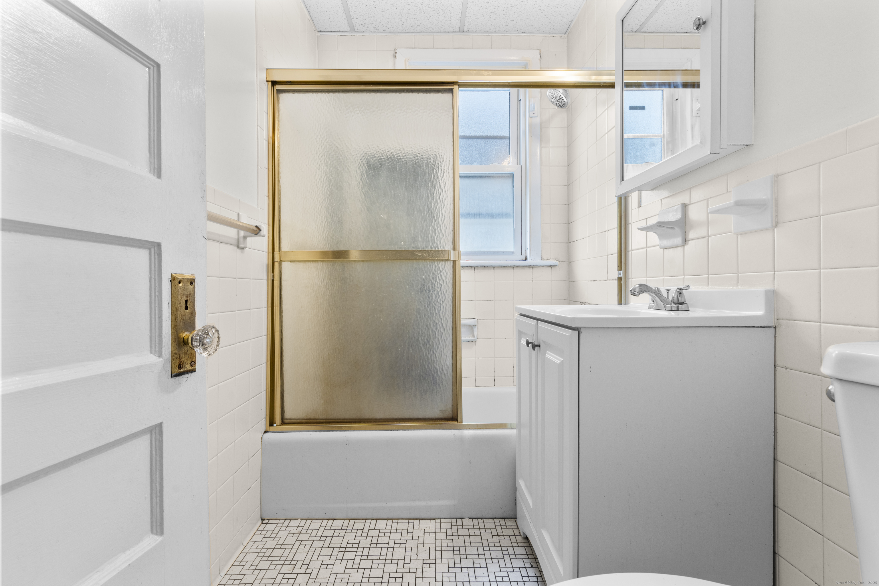 448 Exeter Street, Unit 2 Bridgeport, CT 06606 - Photo 5 of 20