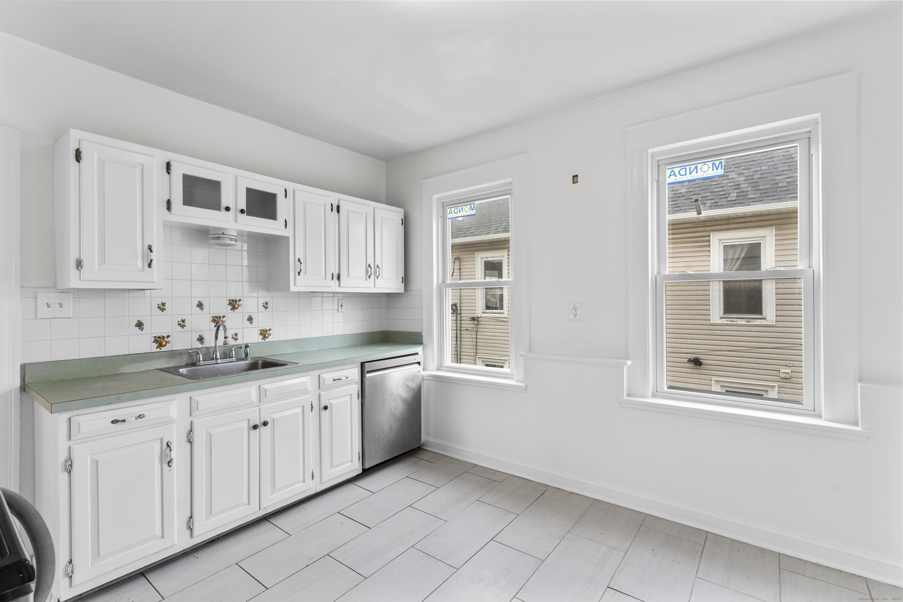 448 Exeter Street, Unit 2 Bridgeport, CT 06606 - Photo 8 of 20