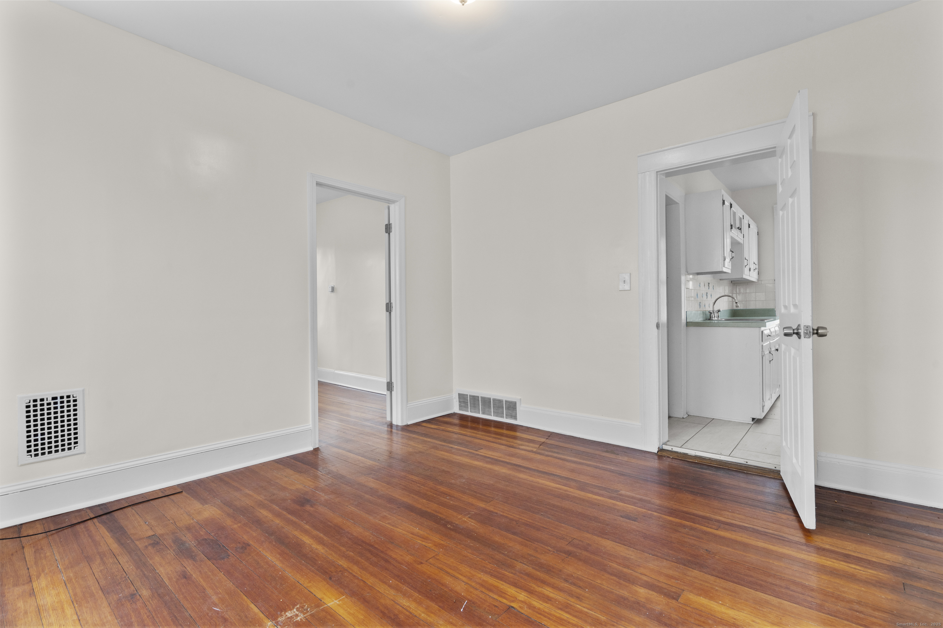 448 Exeter Street, Unit 2 Bridgeport, CT 06606 - Photo 9 of 20