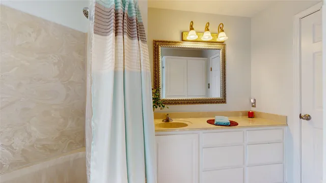 $300,000 | 119 Oakdale Drive, Silsbee, TX 77656