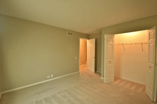 $1,850 | 1625 College Green Drive, Elgin, IL 60123