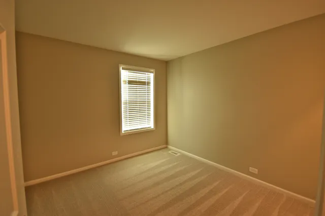 $1,850 | 1625 College Green Drive, Elgin, IL 60123