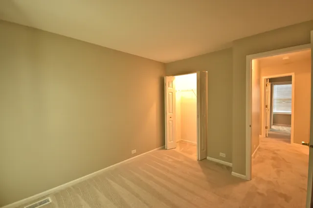 $1,850 | 1625 College Green Drive, Elgin, IL 60123