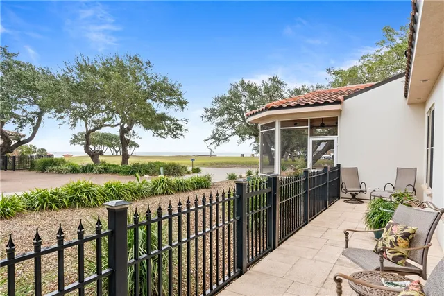 $624,500 | 1502 Royal Oaks Trail, Rockport, TX 78382