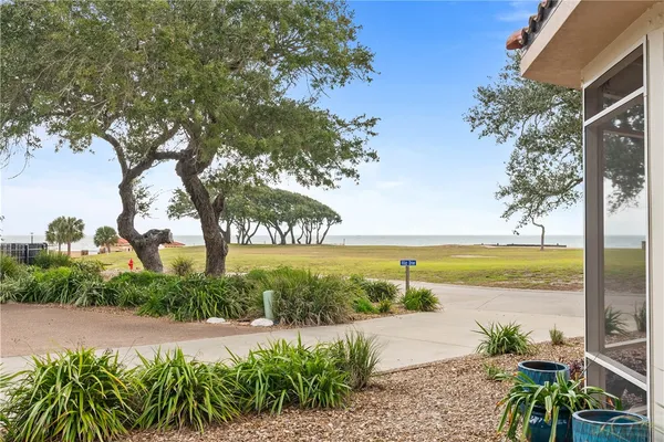 $624,500 | 1502 Royal Oaks Trail, Unit 1502, Rockport, TX 78382