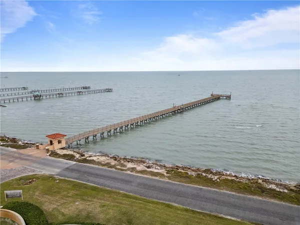 $624,500 | 1502 Royal Oaks Trail, Unit 1502, Rockport, TX 78382