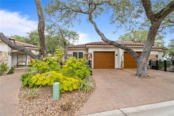 $624,500 | 1502 Royal Oaks Trail, Unit 1502, Rockport, TX 78382